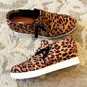NEW! Dr. Scholl’s Shoes- leopard print  wedge sneakers with zipper.🐆